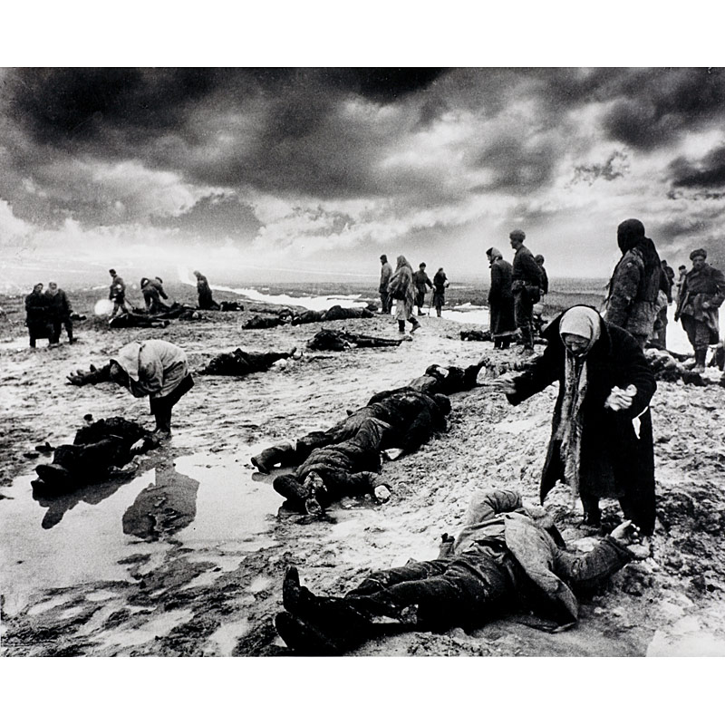 Dmitri Baltermants (1912–1990) ,   ›Grief (Ditch of Kertsch)‹