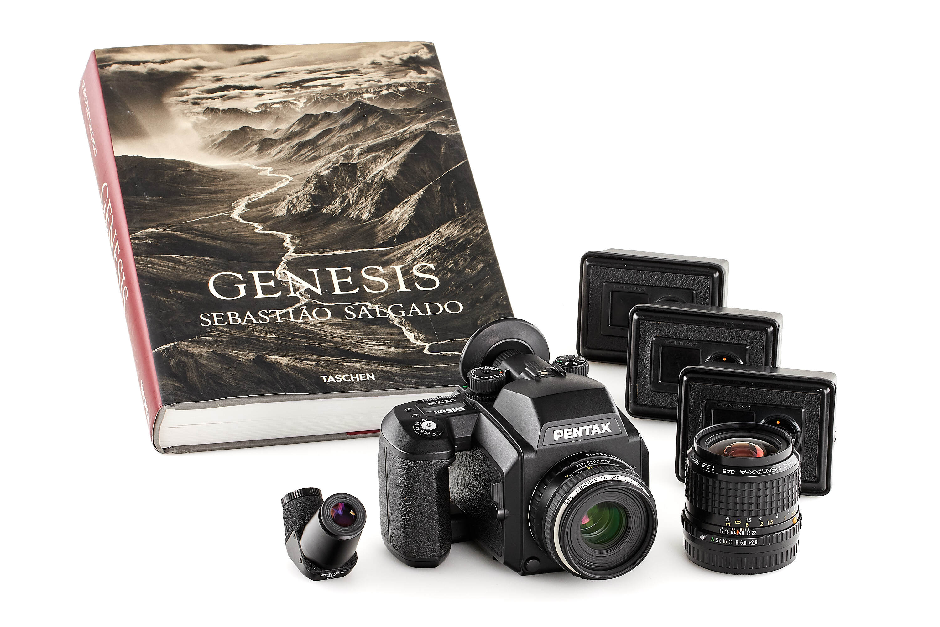 Pentax 645NII outfit 'Sebastião Salgado' Pentax 645NII outfit 'Sebastião Salgado'