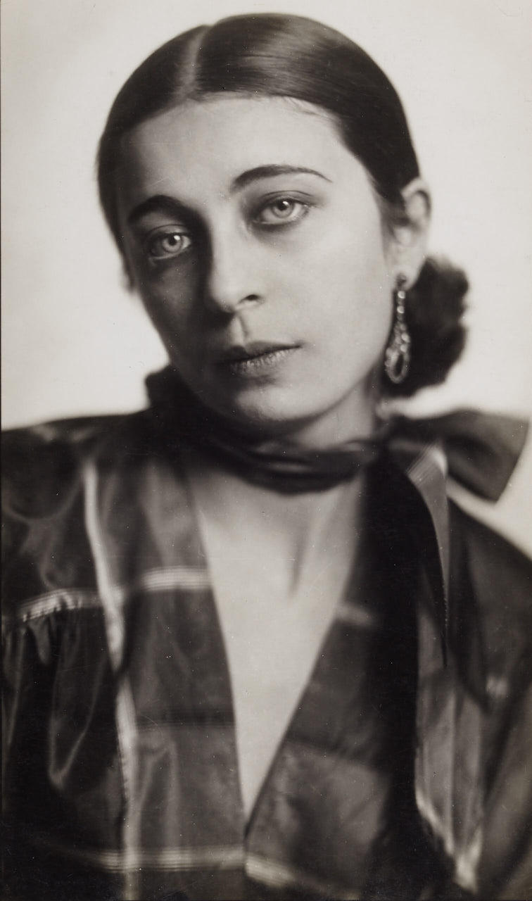 TRUDE FLEISCHMANN (1895–1990) The artist Beate Innaya, c. 1931