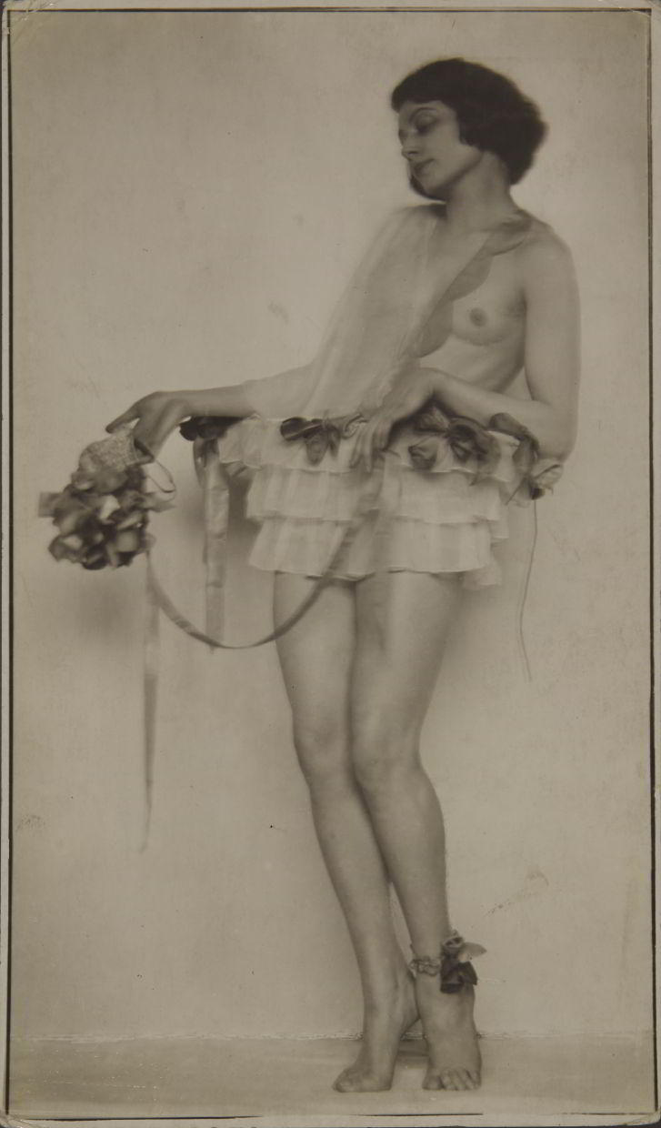 TRUDE FLEISCHMANN (1895–1990) Die Tänzerin / The dancer Claire Bauroff, Vienna c. 1925
