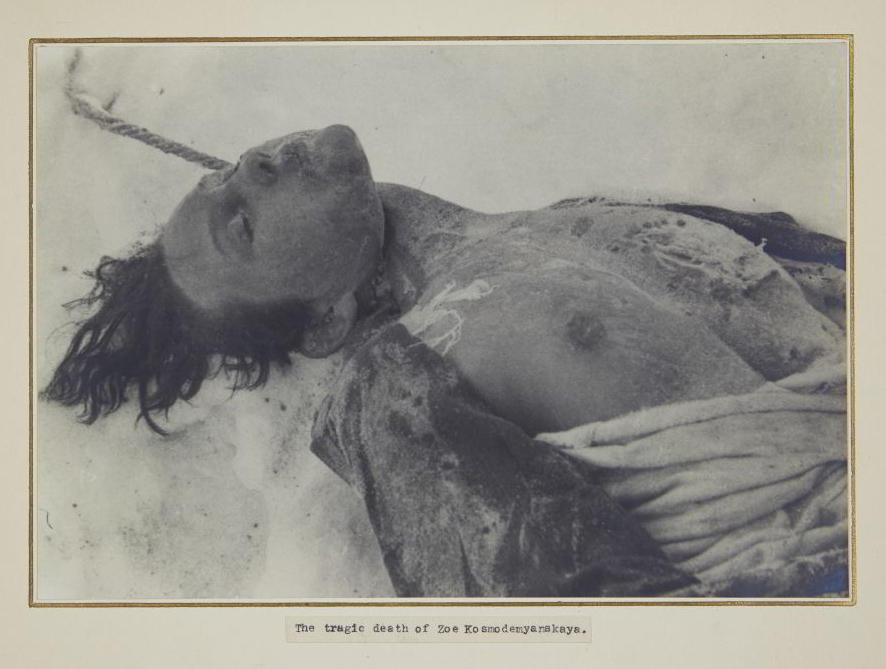 SERGEI STRUNNIKOV (1907–1944) Der tragische Tod der Partisanin / The tragic death of partisan Zoya Kosmodemyanskaya, USSR (near Moscow) 1942 SERGEI STRUNNIKOV (1907–1944) Der tragische Tod der Partisanin / The tragic death of partisan Zoya Kosmodemyanskaya, USSR (near Moscow) 1942