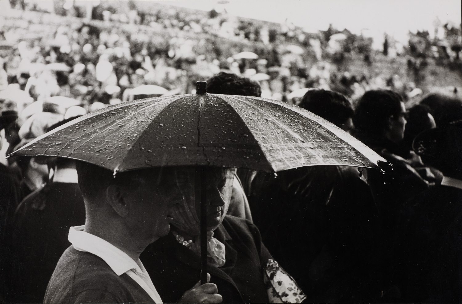 HENRI CARTIER-BRESSON (1908–2004) Couple under umbrella, 1950s HENRI CARTIER-BRESSON (1908–2004) Couple under umbrella, 1950s