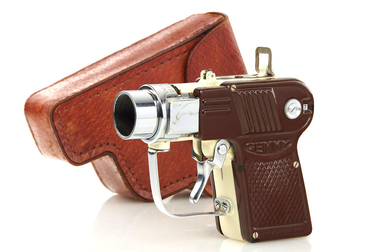 Okada Optical Co. Gemmy Pistol Camera *