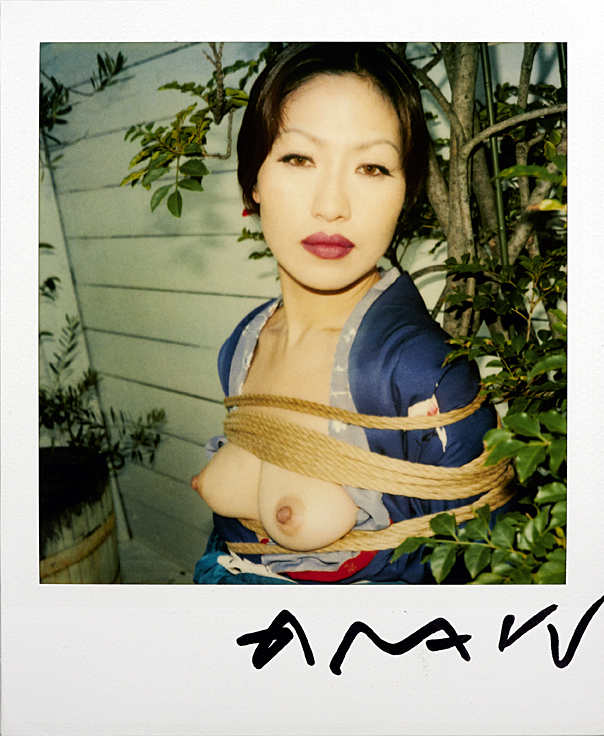 NOBUYOSHI ARAKI (* 1940) Kinbaku, c. 2000 NOBUYOSHI ARAKI (* 1940) Kinbaku, c. 2000