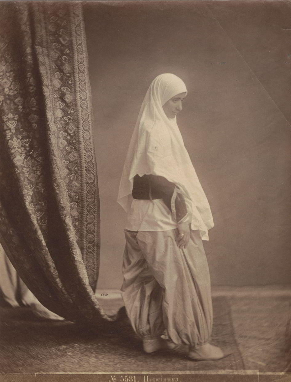 DIMITRI ERMAKOV (1846–1916) Persisches Mädchen / Persian girl, c. 1880s * DIMITRI ERMAKOV (1846–1916) Persisches Mädchen / Persian girl, c. 1880s *