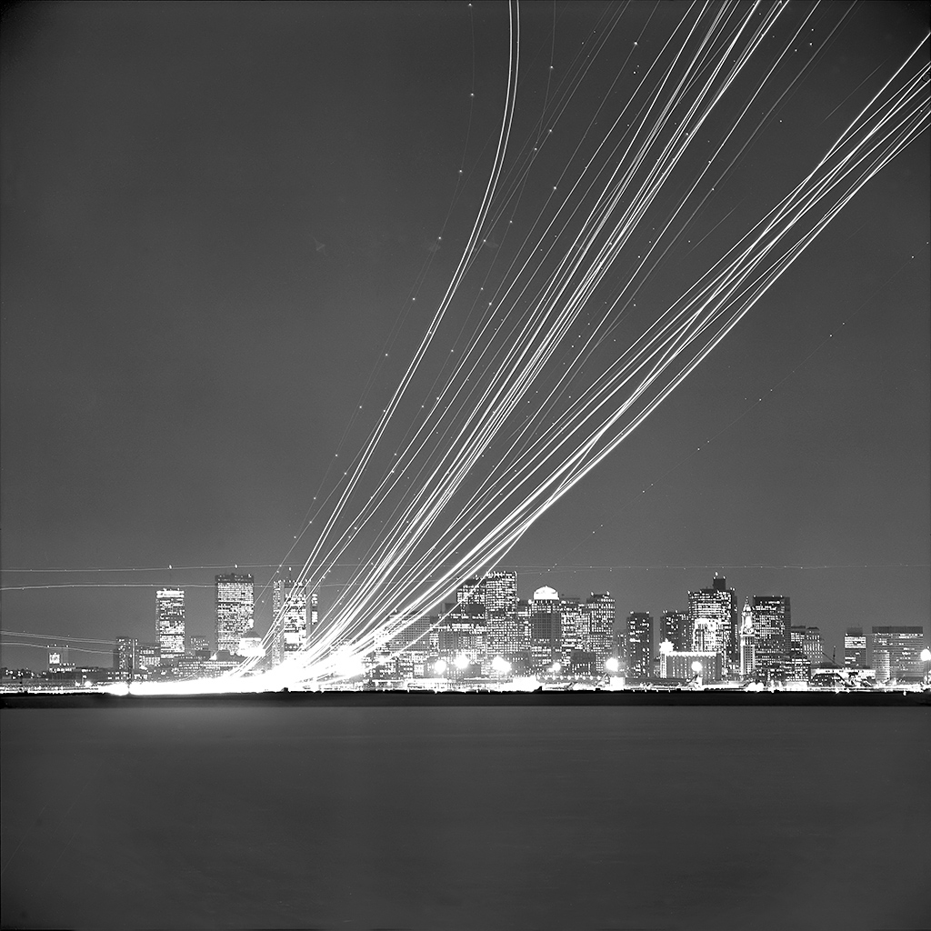 PHILLIP JONES (* 1951) ‘Logan Airport: 10 Minutes’, Boston 1999