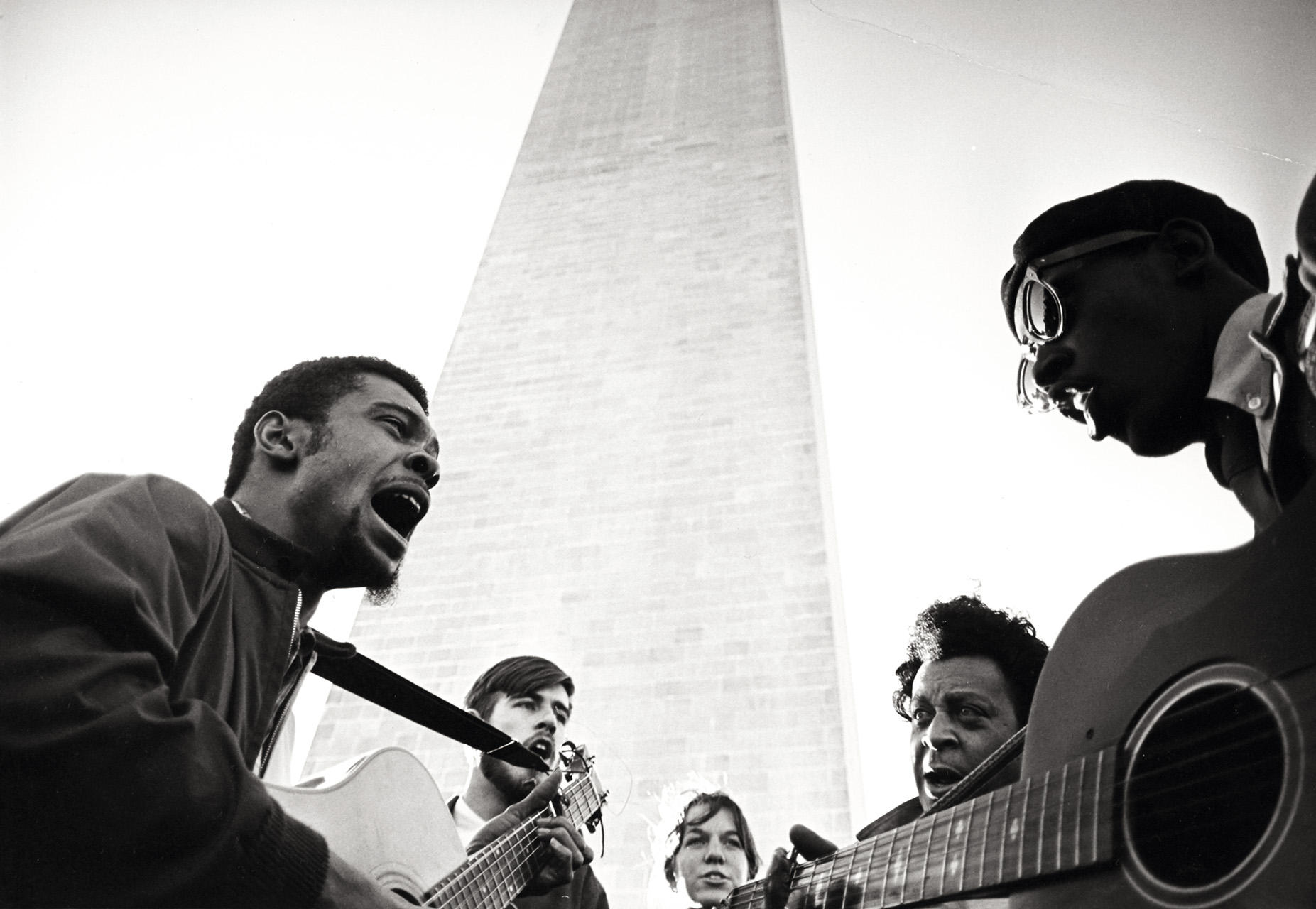 HIROJI KUBOTA (* 1939) Anti-Vietnam-Demonstration, Washington Monument, 1965