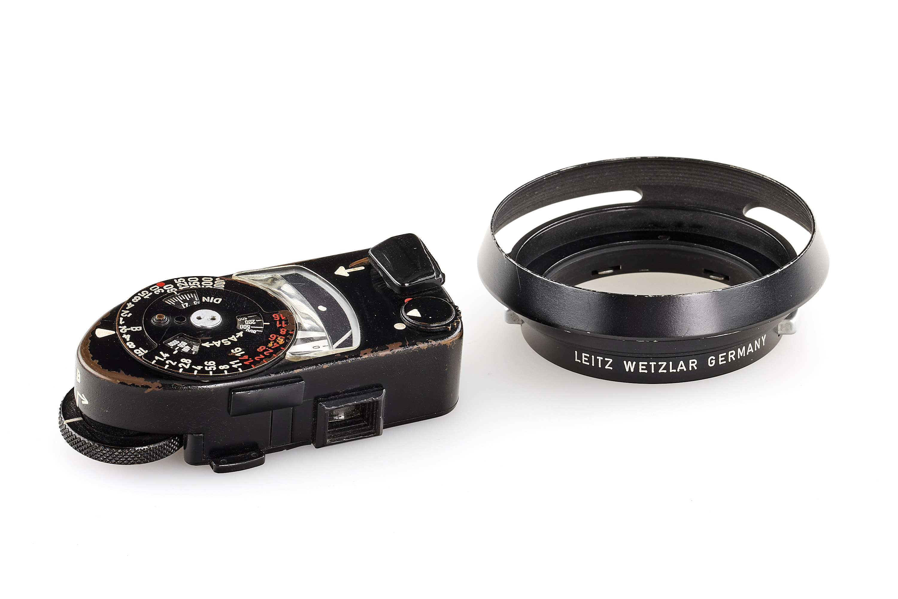 Leica M2 black paint with Summicron 2/35mm and Leicavit MP black paint
