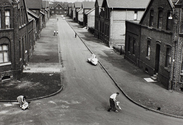 RENÉ BURRI (* 1933) Arbeitersiedlung / Working class housing (from ‘Die Deutschen / The Germans’), Ruhrgebiet 1961