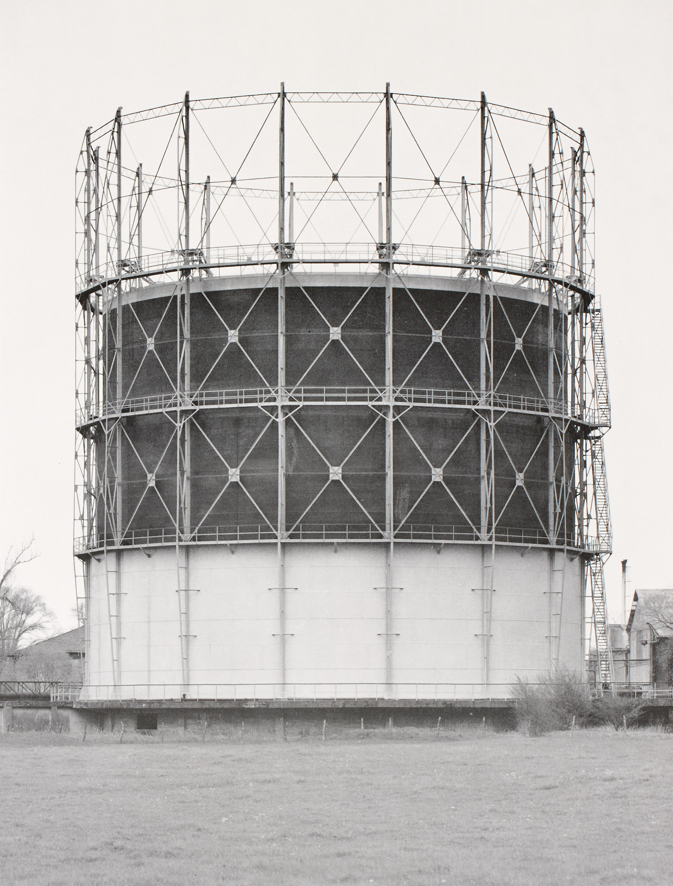 BERND BECHER (1931–2007) HILLA BECHER (1934–2015) - Vier Gasometer (Anonyme Skulpturen), 1973