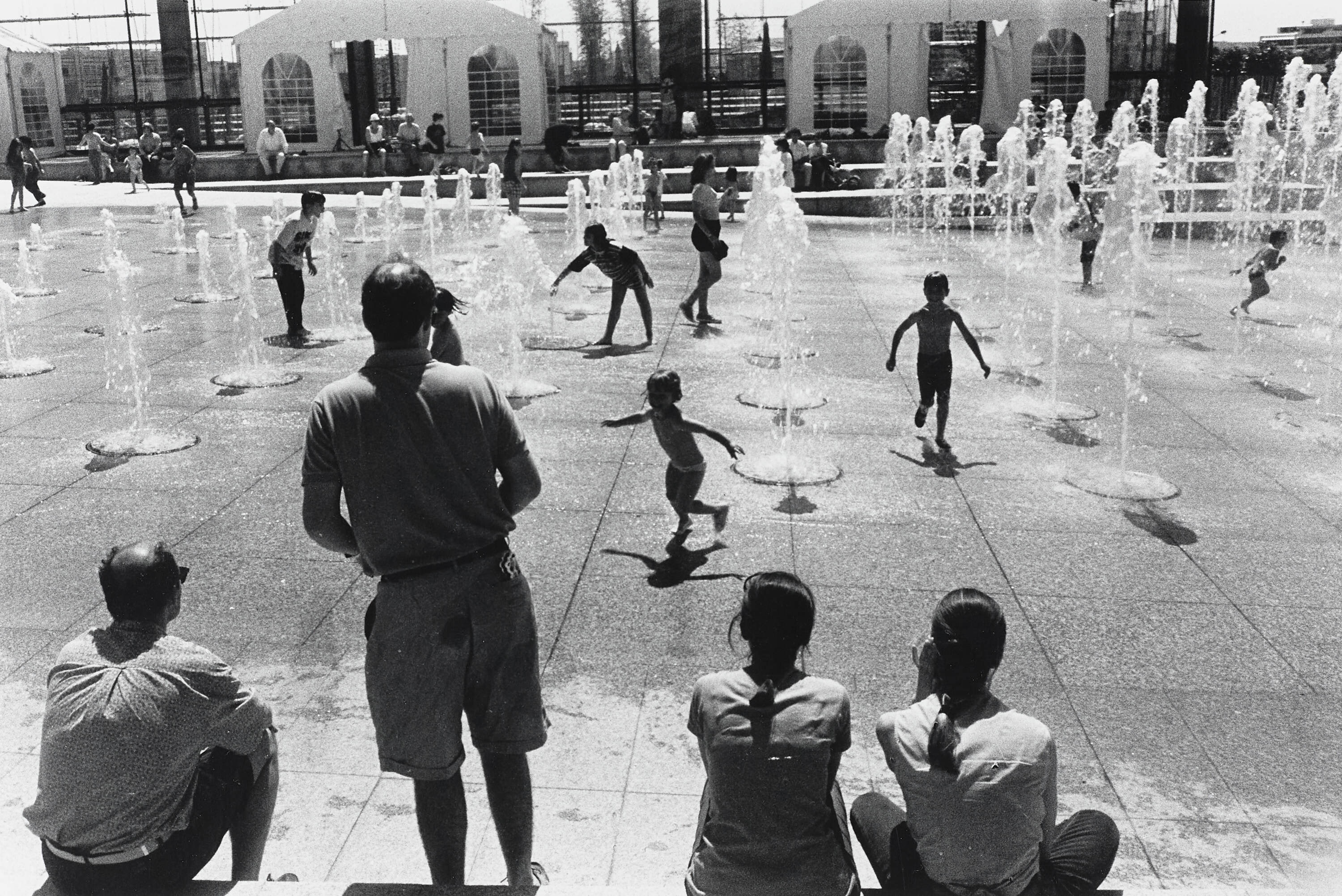 WILLY RONIS (1910–2009) - Parc André Citroën, France 1994