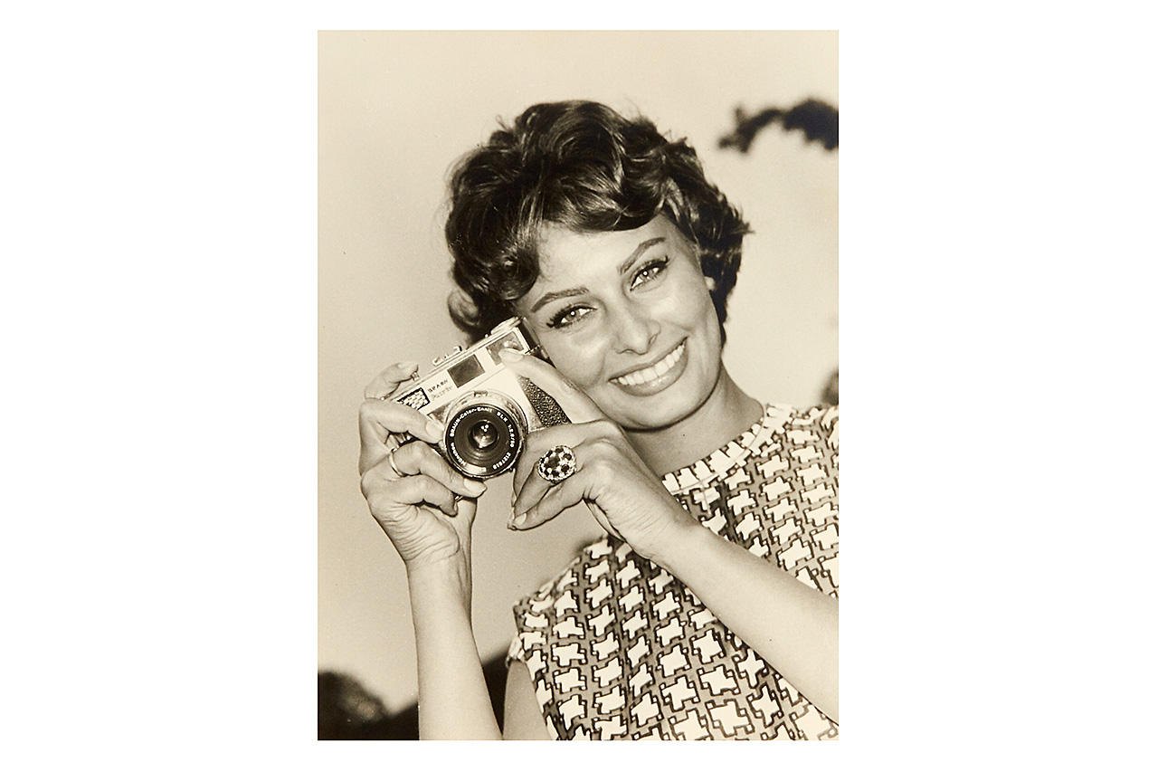 Braun Paxette Advertisement Photo