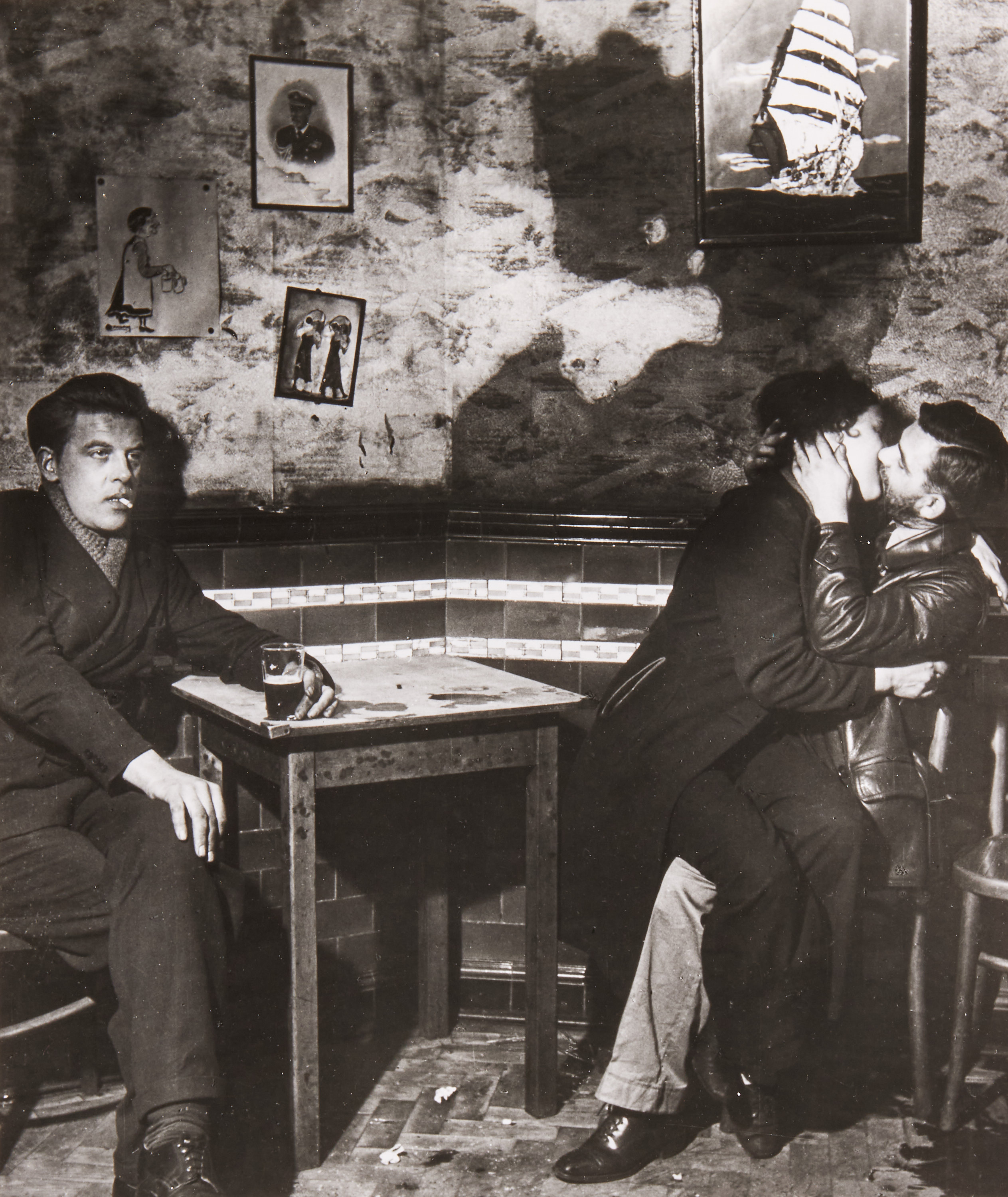 BILL BRANDT (1904–1983) - at Charlie Brown´s pub, London 1945
