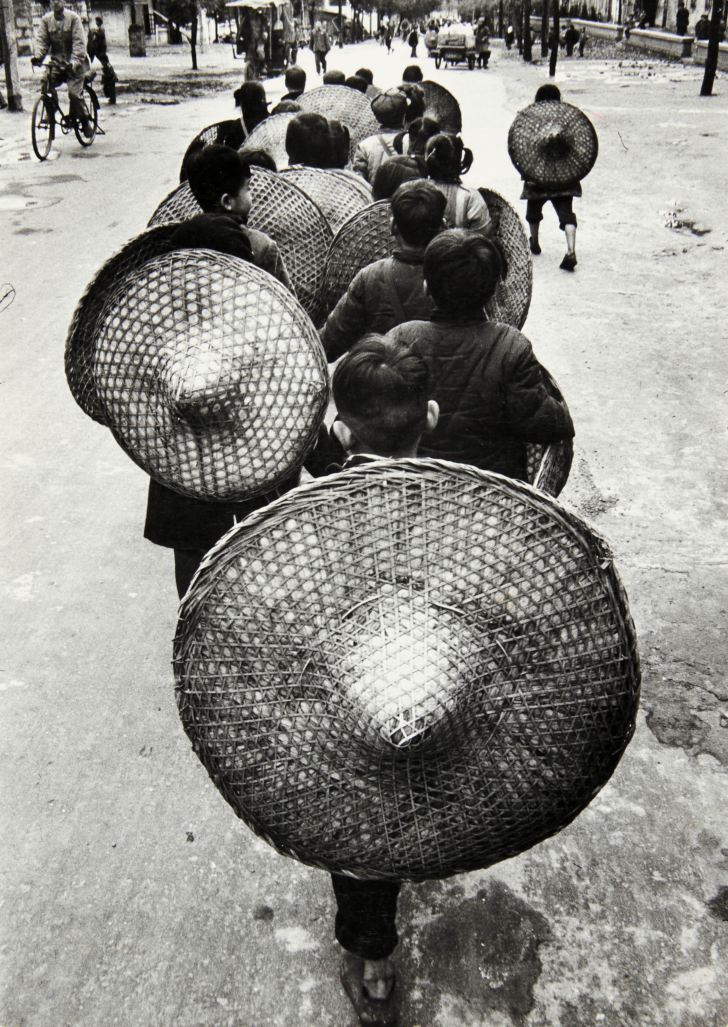 MARC RIBOUD (1923–2016) - Children on their way to school, Guangxi Province 1965