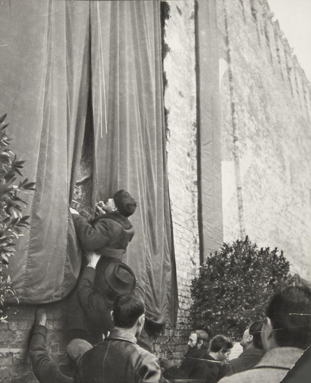 ANONYMOUS PHOTOGRAPHER Vladimir Lenin, Moscow 1918 ANONYMOUS PHOTOGRAPHER Vladimir Lenin, Moscow 1918