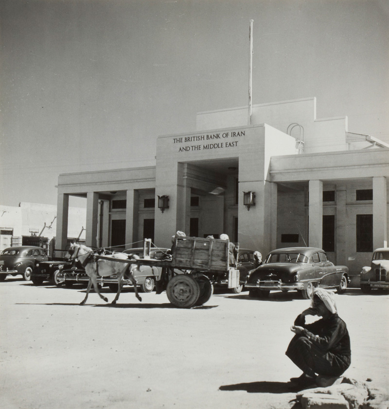Beggar in front of a bank, George Rodger (1908-1995)