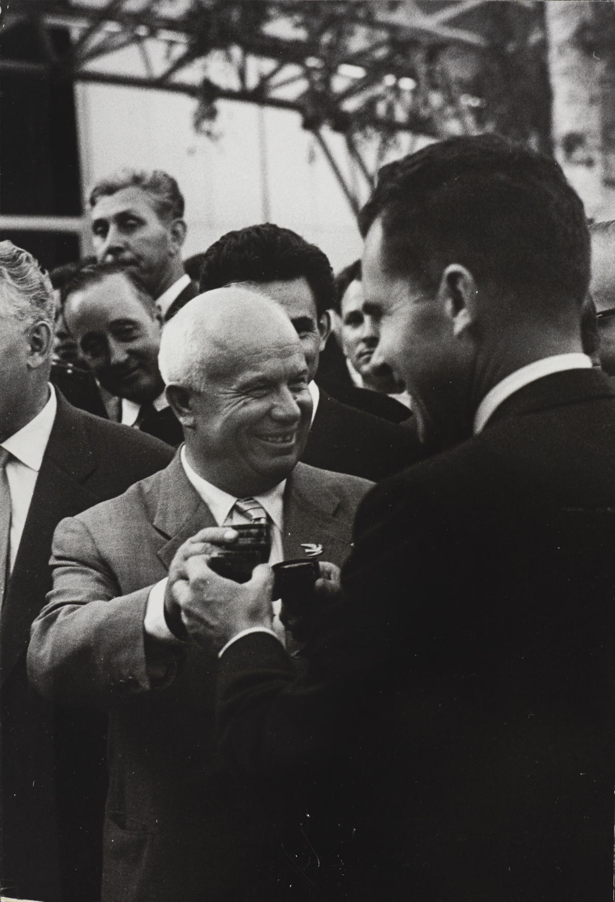 ELLIOTT ERWITT (* 1928) Nikita Khrushchev und / and Richard Nixon, Moscow 1959 ELLIOTT ERWITT (* 1928) Nikita Khrushchev und / and Richard Nixon, Moscow 1959