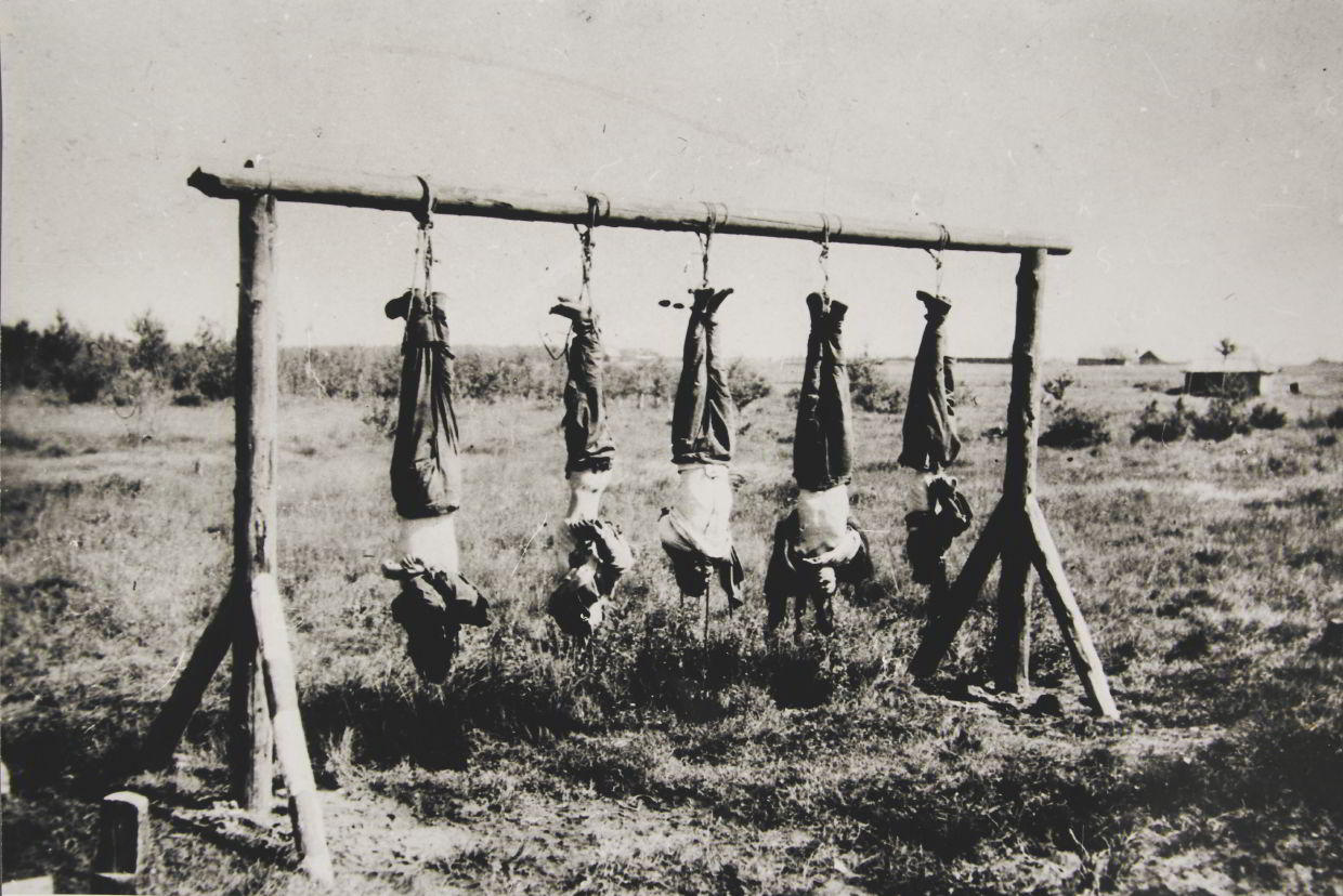 MARK MARKOV-GRINBERG (1907–2006) Hingerichtete Partisanen / Executed partisans, USSR 1941-45 MARK MARKOV-GRINBERG (1907–2006) Hingerichtete Partisanen / Executed partisans, USSR 1941-45