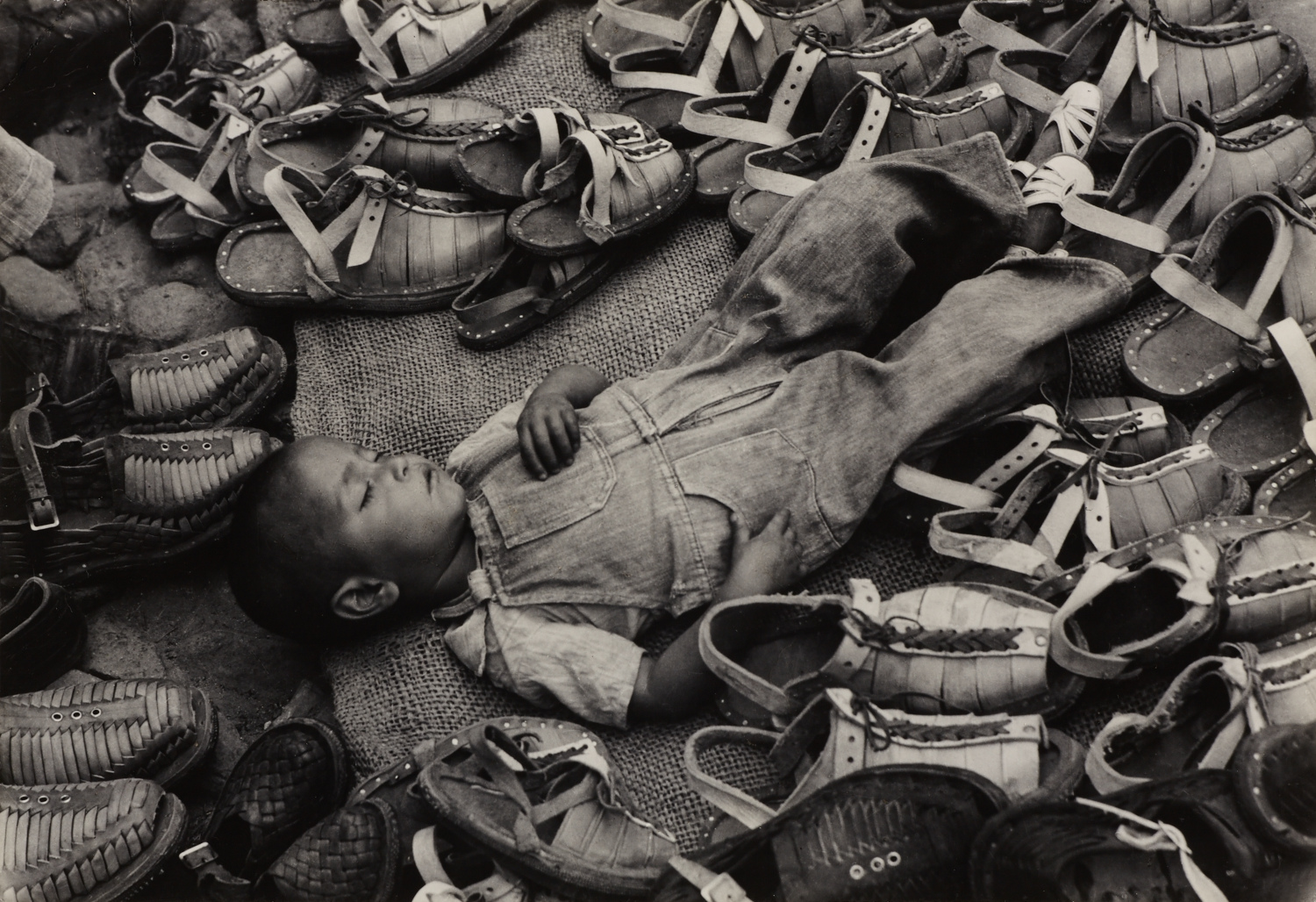 LOLA ÁLVAREZ BRAVO (1907–1993) ‘Le sueño de los pobres II’ (The dream of the poor), 1949