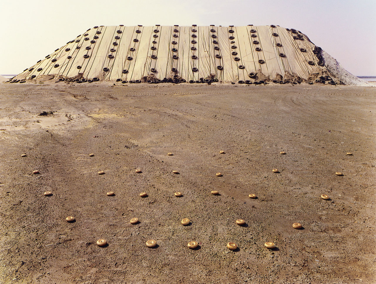 JOHN PFAHL (* 1939) - Bagel Pile, South Buffalo, New York 1976 JOHN PFAHL (* 1939) - Bagel Pile, South Buffalo, New York 1976