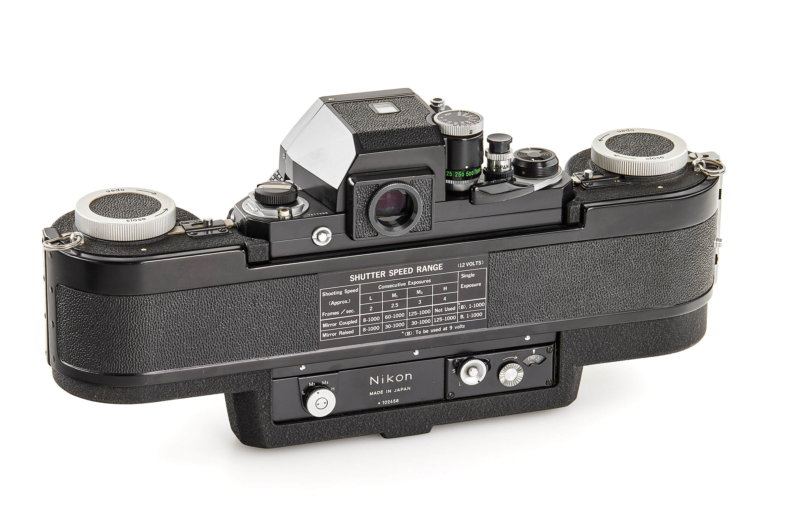 NIkon F with F-250 back *