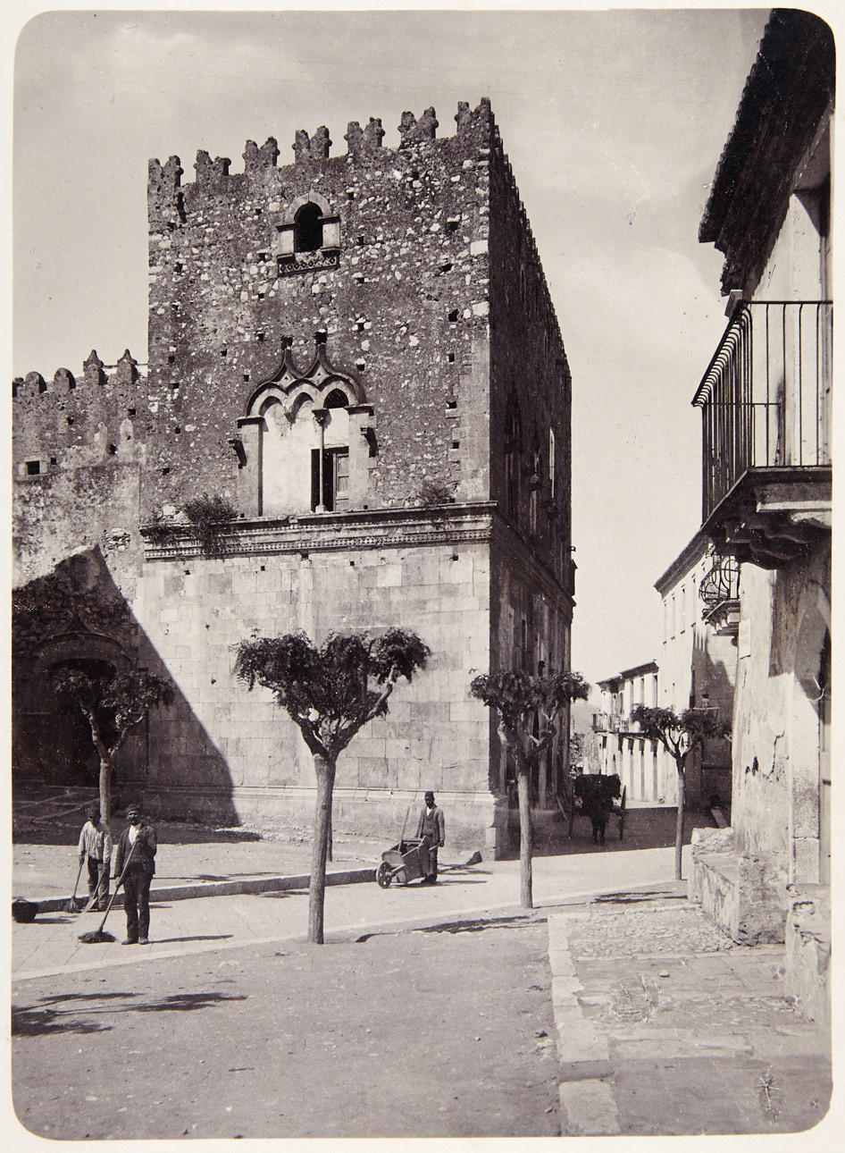 WILHELM VON GLOEDEN (1856–1931) Palazzo Corvaja, Taormina c. 1900