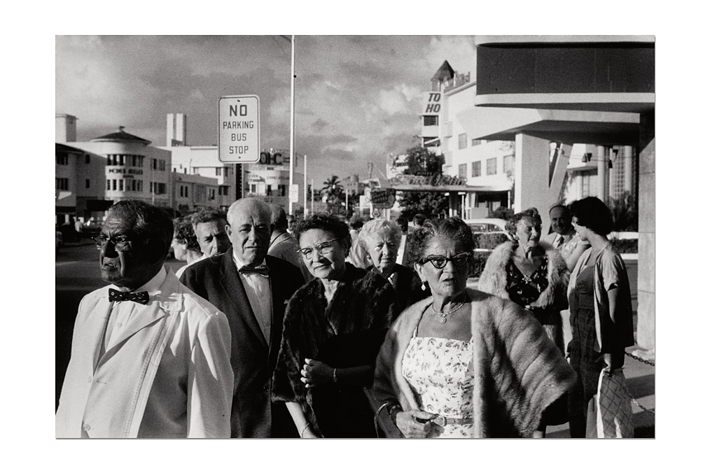 Henri Cartier-Bresson (1908-2004), Toursiten-Gruppe / Tourists