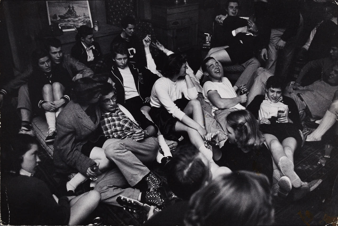 ELLIOTT ERWITT (* 1928) ‘Aspects of Love’ (College students have a party), USA 1956