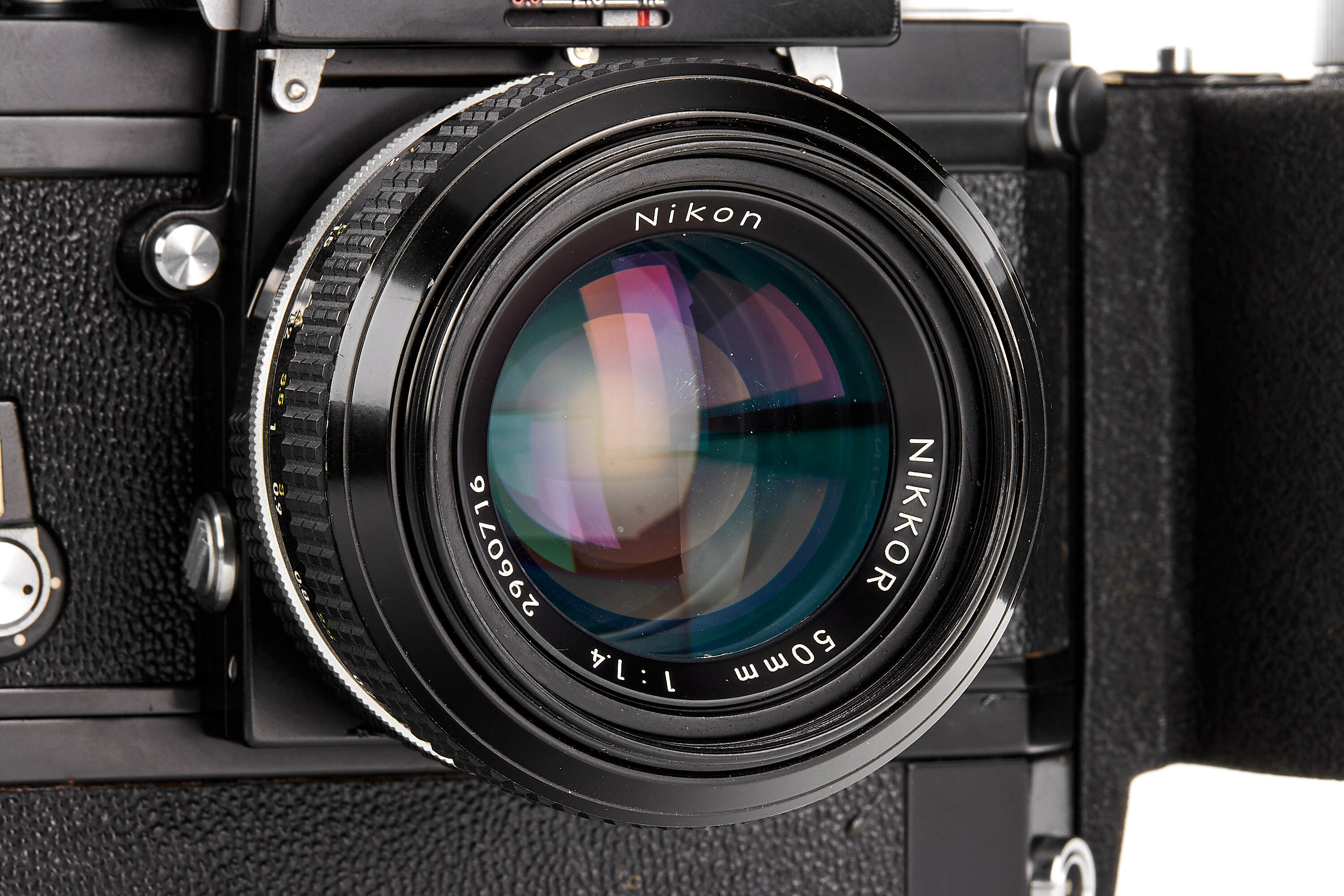 NIkon F with F-250 back *