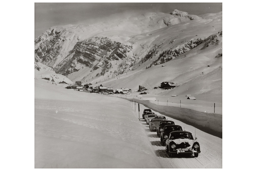 Porsche meeting Arlberg / Car on GroÃŸglockner-HochalpenstraÃŸe, Hans TruÃ¶l (1920 - 1981)