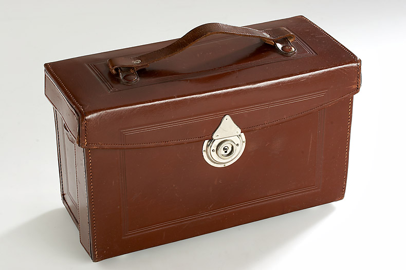 Zeiss Ikon  Outfit case