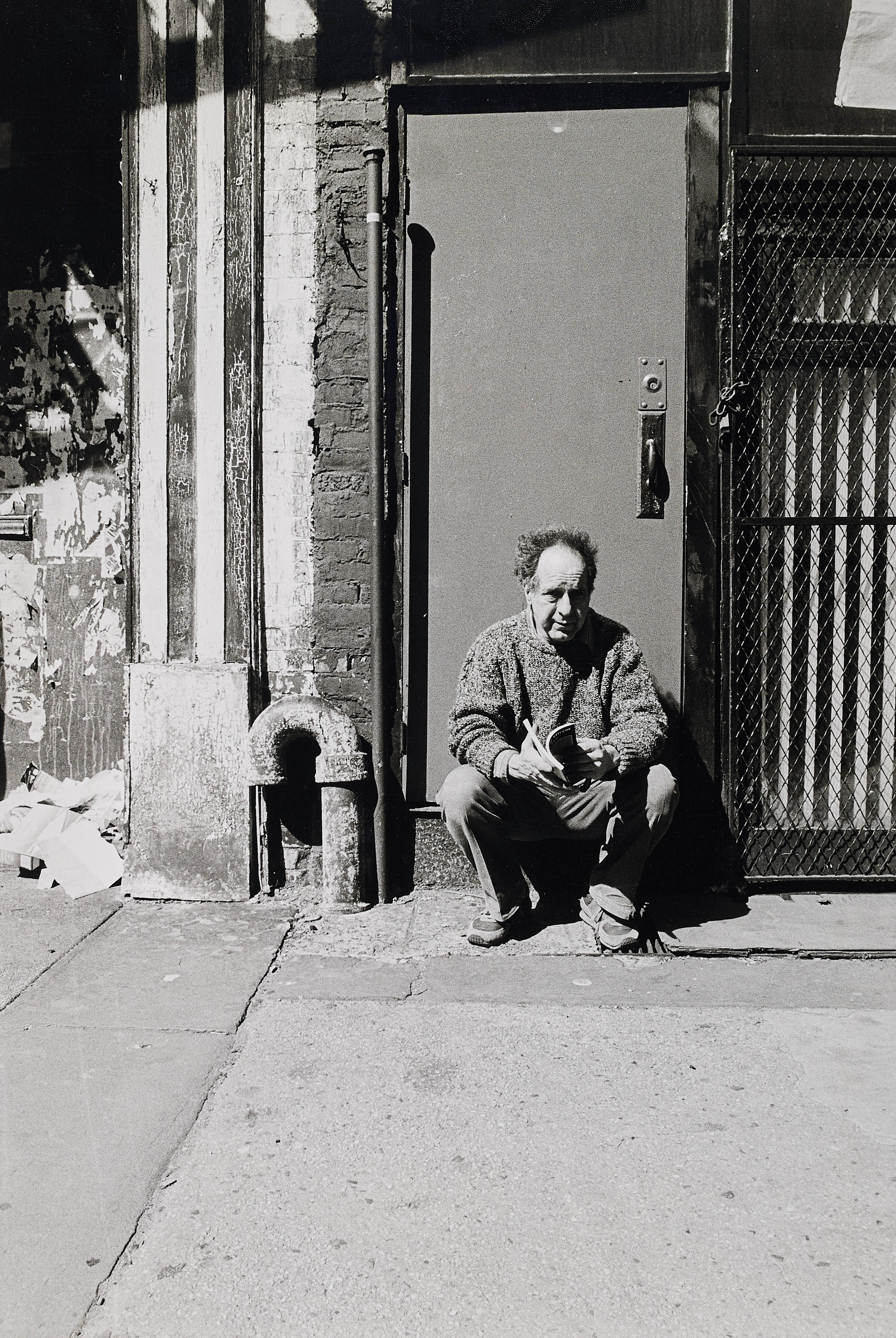 F.C. GUNDLACH (1926-2021) - Robert Frank in front of his studio, Bleecker Street, NYC 1985