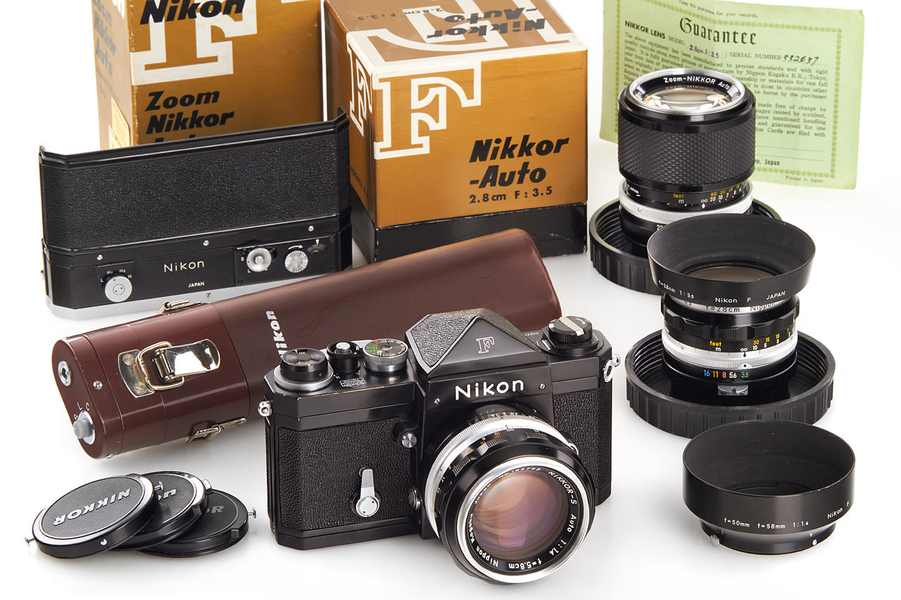 Nikon F Eyelevel black outfit