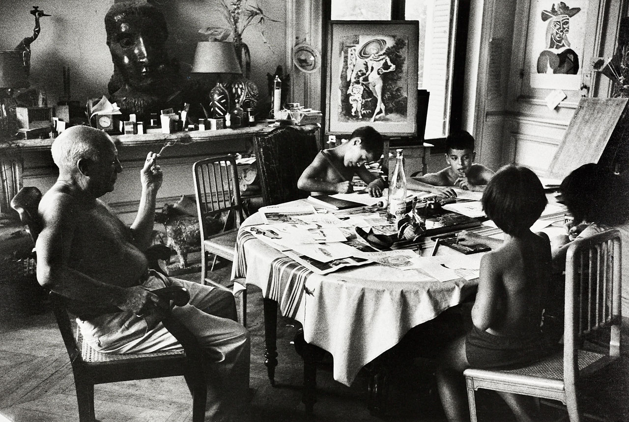 RENÉ BURRI (1933–2014) - Pablo Picasso with Claude, Paloma and friends, Côte d'Azur 1957 RENÉ BURRI (1933–2014) - Pablo Picasso with Claude, Paloma and friends, Côte d'Azur 1957