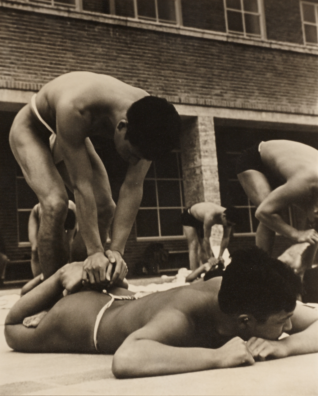 LENI RIEFENSTAHL (1902–2003) Japanische Athleten beim Aufwärmen / Japanese athletes warming up (from the portfolio ›Olympia‹), Berlin 1936