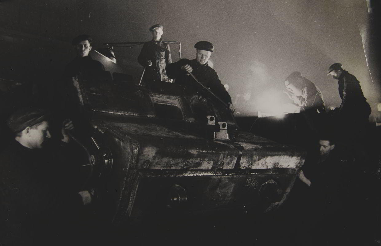 ANATOLY SKURIKHIN (1900–1997) Arbeiter / Workers, USSR 1940s ANATOLY SKURIKHIN (1900–1997) Arbeiter / Workers, USSR 1940s