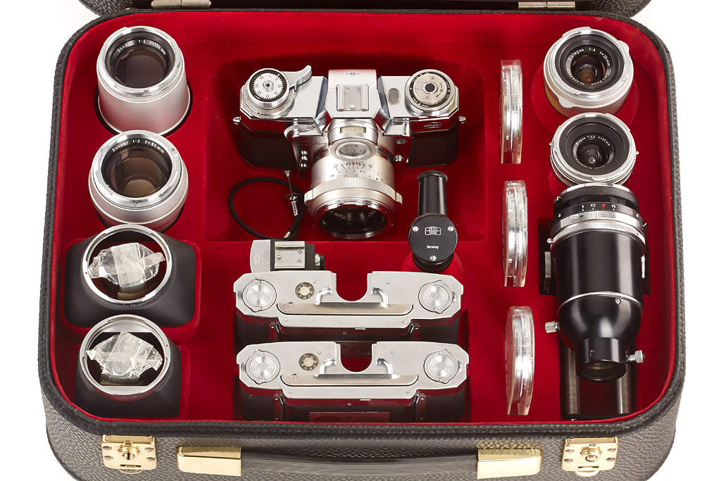 Contarex Bullseye outfit