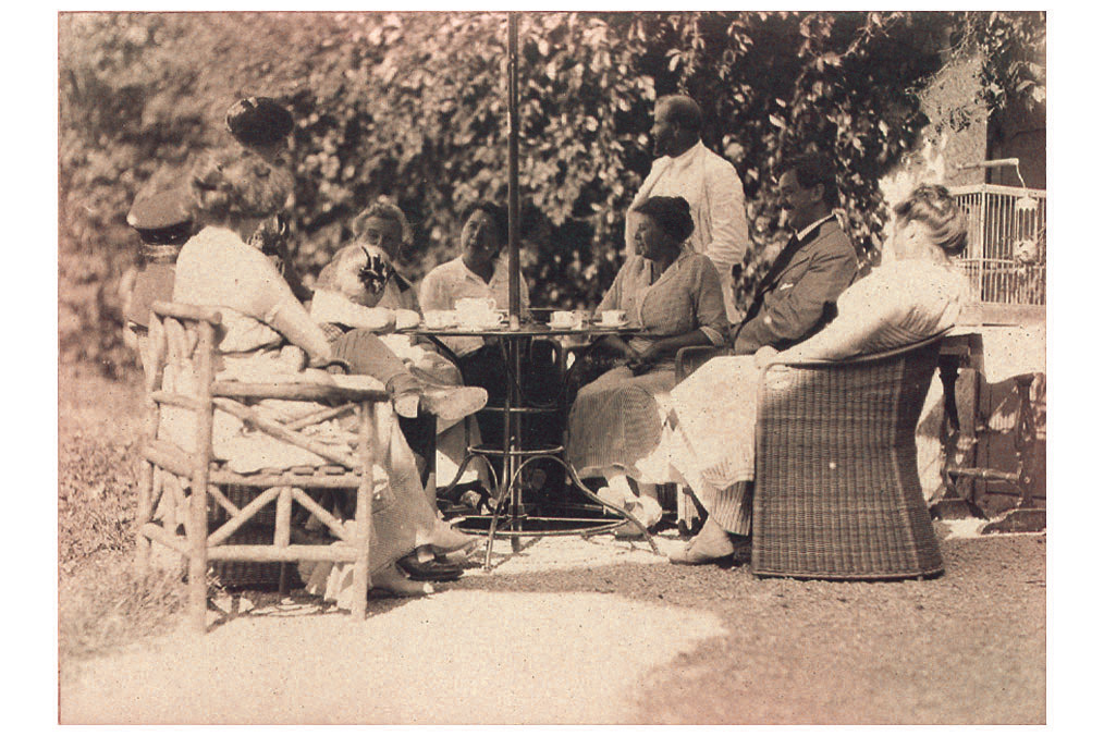 Gustav Klimt  with  Flöge family  and Otto Prutscher, Anonym