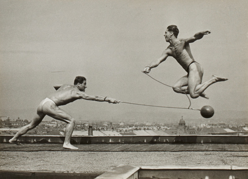 Kampfball über den Dächern der Großstadt, Lothar Rübelt (1901-1991)
