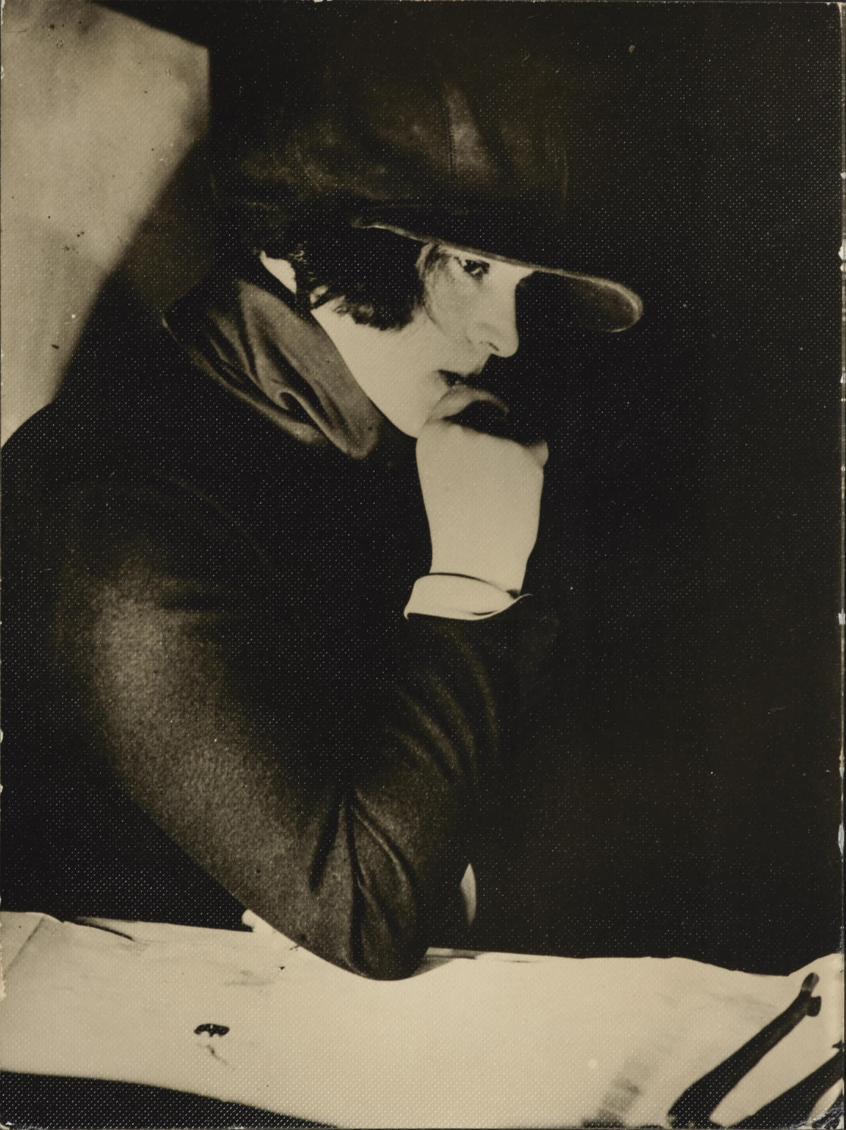 ALEXANDER RODCHENKO (1891–1956) Die Filmemacherin / The film maker Esther Schub, 1924 ALEXANDER RODCHENKO (1891–1956) Die Filmemacherin / The film maker Esther Schub, 1924