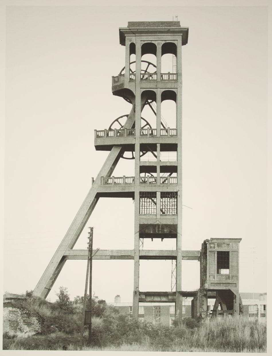BERND BECHER (1931–2007) / HILLA BECHER (* 1934) ‘Zwei Fördertürme – Fosee Grenay No.1 Billy-Les-Mines, Nord-et-Pas de Calais’, France, 1967 BERND BECHER (1931–2007) / HILLA BECHER (* 1934) ‘Zwei Fördertürme – Fosee Grenay No.1 Billy-Les-Mines, Nord-et-Pas de Calais’, France, 1967