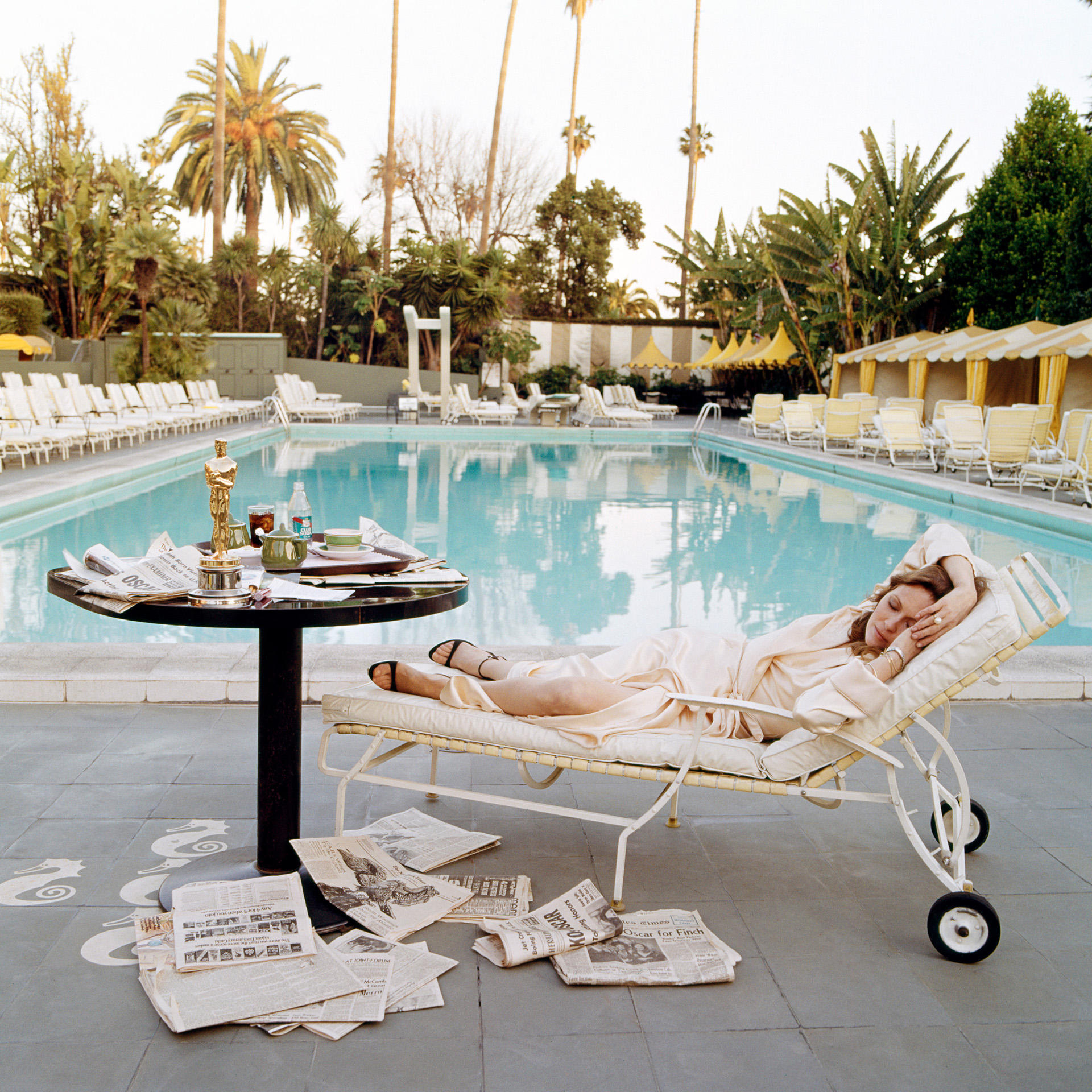 TERRY O'NEILL (1938-2019) 'The Morning After', Faye Dunaway at the Beverly Hills Hotel, March 1977 * TERRY O'NEILL (1938-2019) 'The Morning After', Faye Dunaway at the Beverly Hills Hotel, March 1977 *