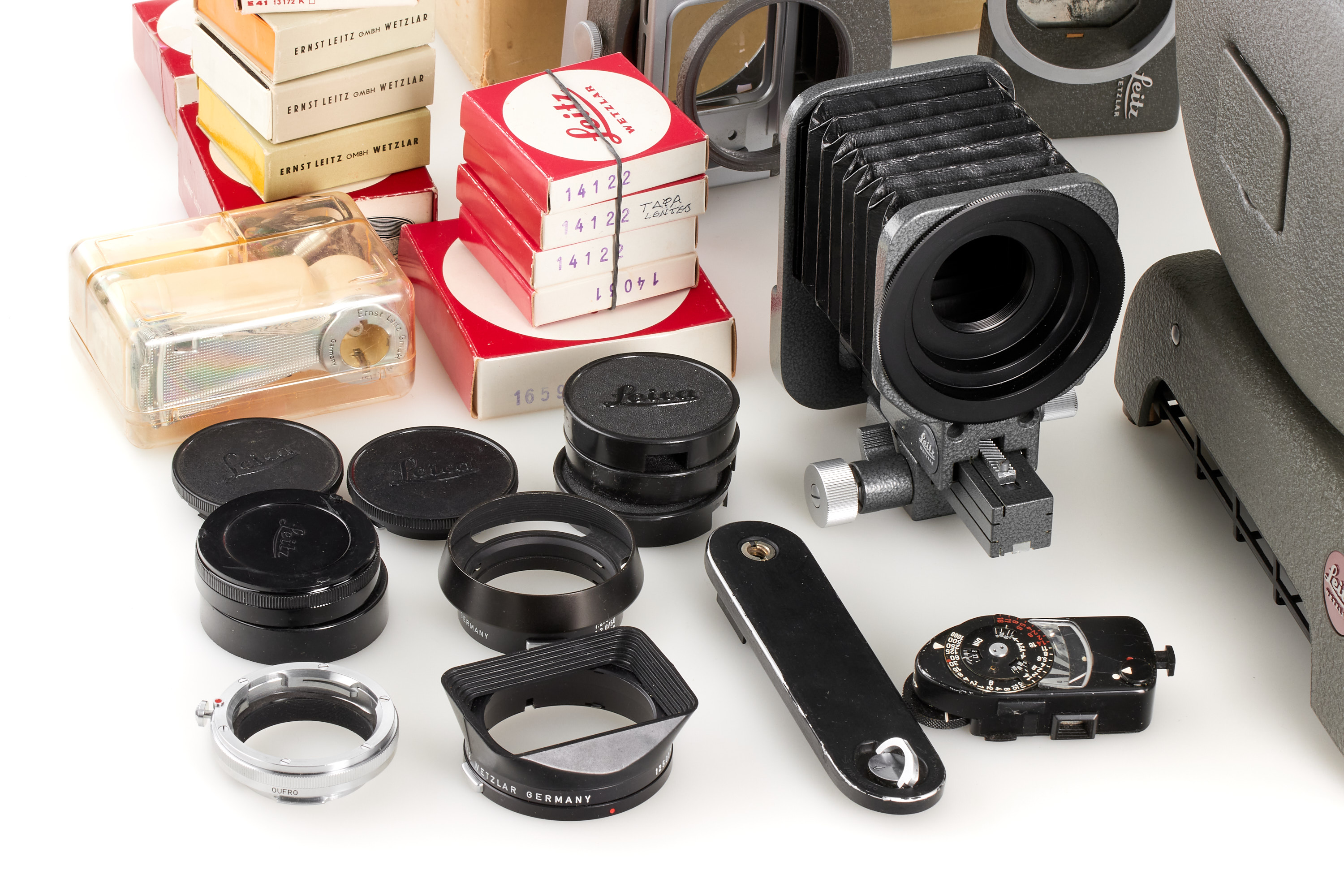 Leitz Pradovit 500 outfit and Various Accessories *