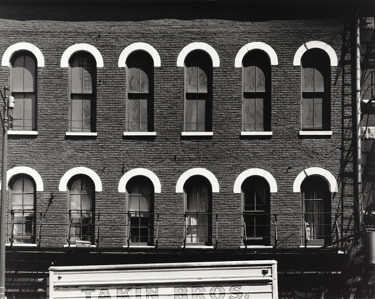 AARON SISKIND (1903–1991) - Chicago Facade 7, 1960 AARON SISKIND (1903–1991) - Chicago Facade 7, 1960