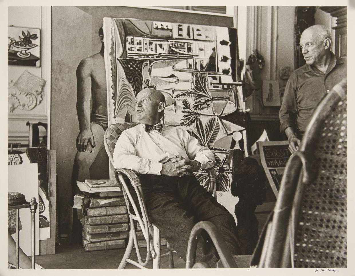 ANDRÉ VILLERS (* 1930) Pablo Picasso und der Kunsthändler / and art dealer Daniel-Henry Kahnweiler, c. 1955 ANDRÉ VILLERS (* 1930) Pablo Picasso und der Kunsthändler / and art dealer Daniel-Henry Kahnweiler, c. 1955