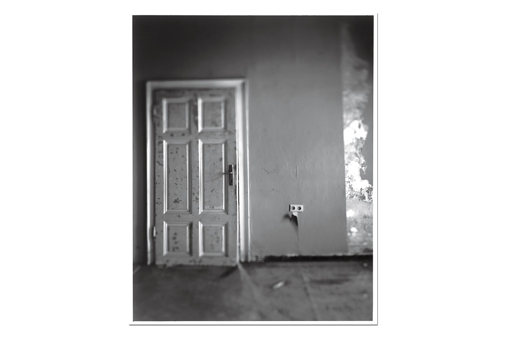 Michael Inmann (*1967), "Donaustraße Objekt No. 1" (from the series "Left Spaces")